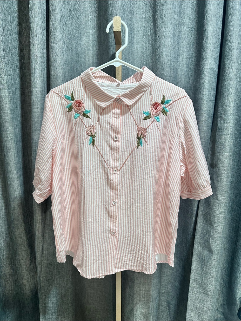 ❤️❤️Pink Embroidered Collared Button-Up Top. NEVER WORN